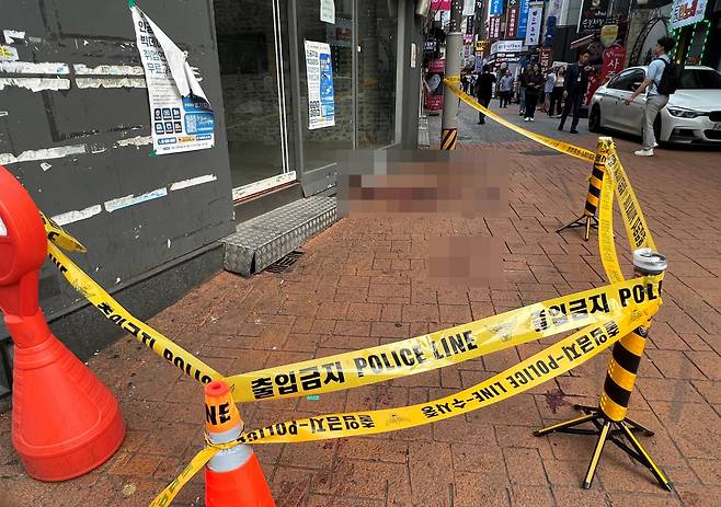 2023년 7월21일 서울 관악구 신림동 신림역 인근에서 벌어진 남성 조선(34)의 흉기난동 현장에 폴리스라인이 쳐져 있다. ⓒ연합뉴스