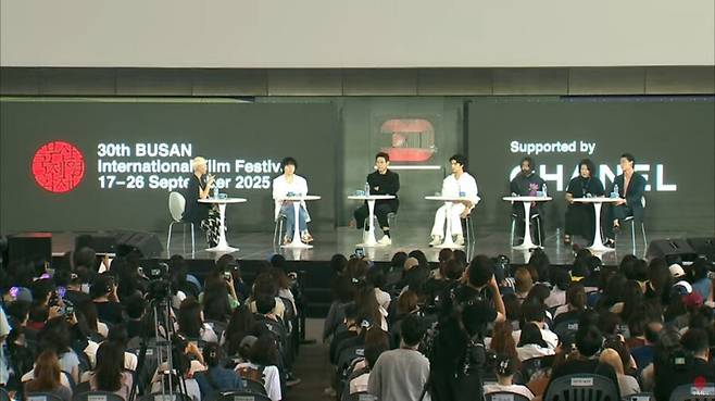 ▲ '굿뉴스' 오픈토크. 출처|부산국제영화제 공식 유튜브 캡처