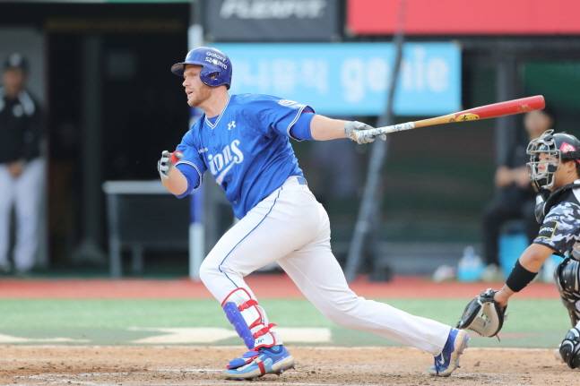 지난해 삼성에서 뛰었던 데이비드 맥키넌(왼쪽). /사진=삼성 라이온즈 제공