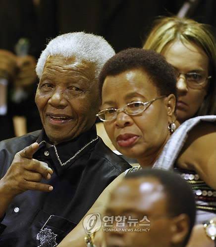 넬슨 만델라와 그라사 마셸 [EPA 연합뉴스 자료사진. 재판매 및 DB 금지]