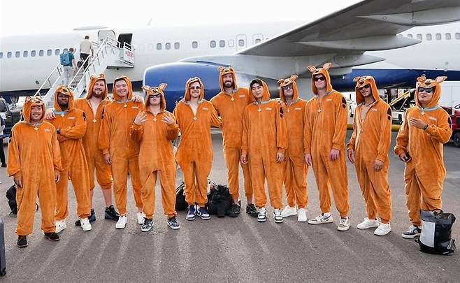 샌프란시스코 신인들과 스쿠비 두 옷을 입은 이정후(오른쪽 다섯 번째) [샌프란시스코 자이언츠 인스타그램 캡처. 재판매 및 DB 금지]