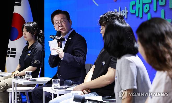 李대통령, 2030 청년 토크콘서트…"청년은 피해 계층, 기성세대 잘못"