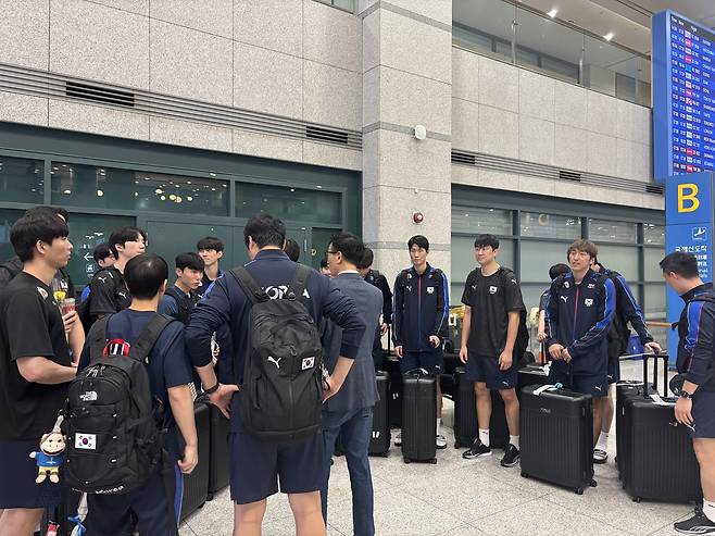 세계선수권을 마치고 인천공항으로 귀국한 남자배구 대표팀 선수들 [대한배구협회 제공. 재판매 및 DB 금지]