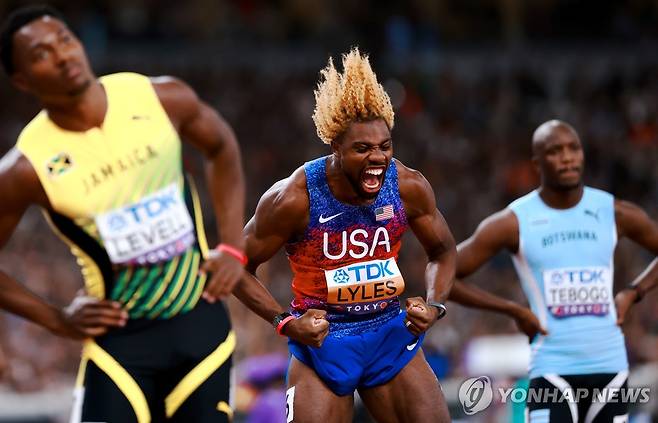 '초사이언인 라일스' (도쿄 EPA=연합뉴스) 라일스가 19일 일본 도쿄 국립경기장에서 열린 2025 세계육상선수권 남자 200ｍ 결선을 앞두고 포효하고 있다.