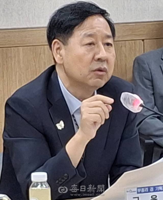 구윤철 경제부총리가 19일 APEC 정상회의 준비상황 현장 점검차 경주를 방문해 소상공인 간담회에서 인사말을 하고 있다. 김진만 기자