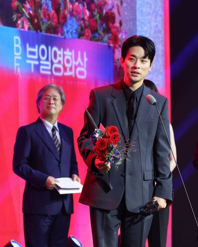 올해 2025 부일영화상에서 '전, 란'으로 남우조연상을 받은 박정민. 부산일보 DB