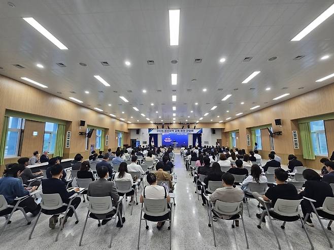 ▲ 경산교육지원청은 19일 오후 3시, 학생교육지원관 2강당에서 조지연 국회의원과 박채아 교육위원회 위원장을 초청해 '2025 경산지역 교육 현안 간담회'를 가졌다. 김윤섭기자