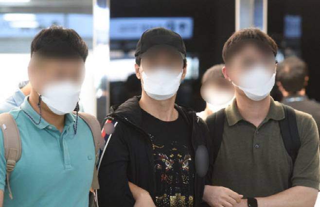 제주공항 도착한 변호사 피살 사건 피의자 김씨 (사진=뉴시스)