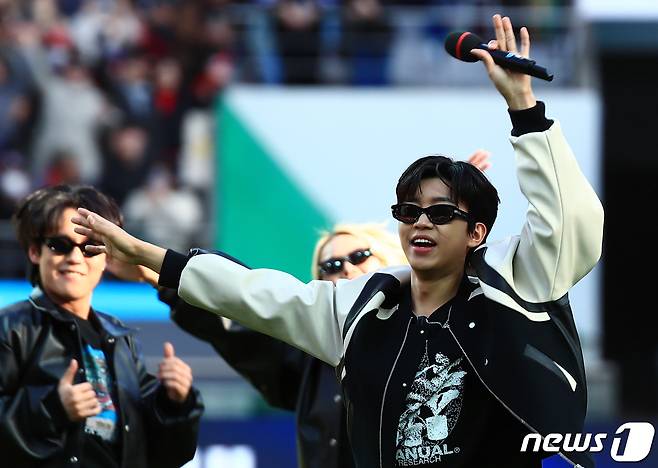 2년 전 K리그 경기장을 찾아 축하공연을 했던 임영웅. 2023.4.8/뉴스1 ⓒ News1 박정호 기자