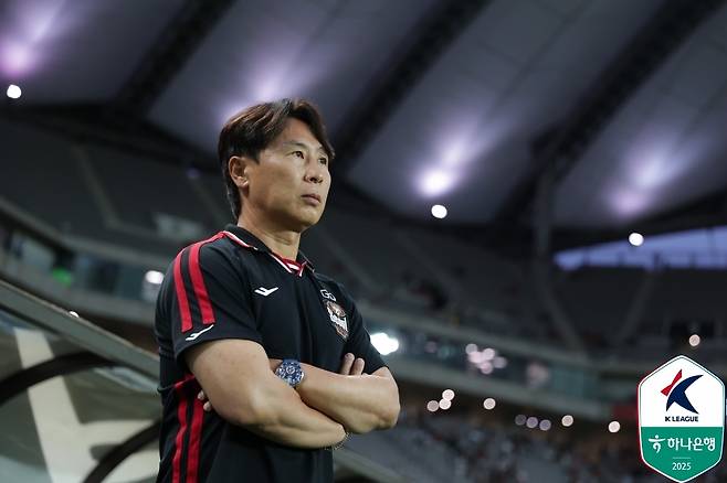김기동 감독과 함께 하는 두 번째 시즌이다. 지금 위치는 실망스럽다. 서둘러 분위기를 바꿔야한다. (한국프로축구연맹 제공)