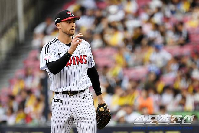 20일 잠실구장에서 열린 LG 트윈스와 삼성 라이온즈의 경기. LG 톨허스트가 숨을 고르고 있다. 잠실=박재만 기자 pjm@sportschosun.com/2025.09.20/