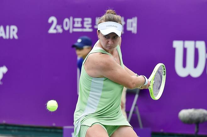 단식 8강에서 탈락한 크레이치코바. 복식 준결승에 출전한다. 코리아오픈