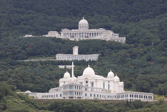 김건희 특검팀은 2023년 전당대회 및 2024년 총선 당시 통일교 측이 국민의힘을 조직적으로 지원하기 위해 신도들을 강제로 당원에 가입시킨 것으로 보고 있다. 연합뉴스