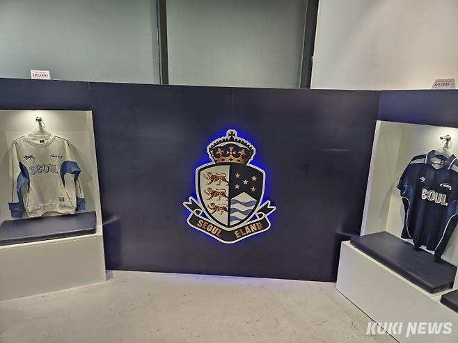 19일 오전 서울 성수동 무신사 스페이스에 마련된 서울 이랜드 팝업스토어 포토존. 송한석 기자