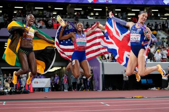 도쿄 세계육상선수권 여자 200ｍ 메달리스트. 사진(도쿄 AP=연합뉴스)