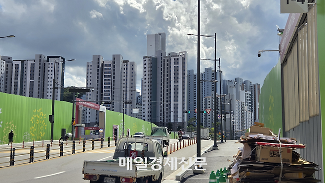 경기도 광명시 광명동·철산동 일대 광명11R주택재개발사업(광명 11구역) 공사 현장 전경. [권민선 인턴기자]