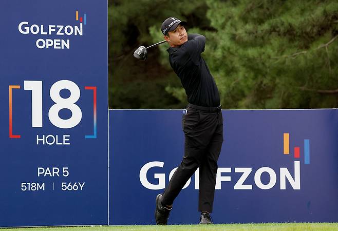 18번 홀에서 드라이버 샷을 날리고 있는 박은신. [사진=KPGA]