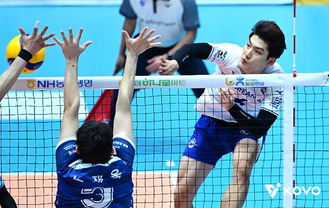 서현일 스파이크. 한국배구연맹