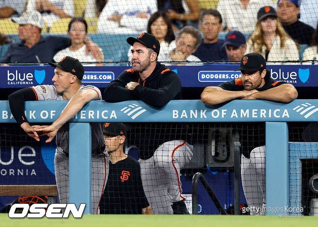 [사진] 저스틴 벌랜더, 로비 레이 등 샌프란시스코 선수들이 어두운 표정으로 경기를 지켜보고 있다. ⓒGettyimages(무단전재 및 재배포 금지)