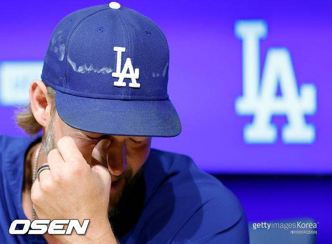 [사진] LA 다저스 클레이튼 커쇼가 은퇴 기자회견을 하고 있다. ⓒGettyimages(무단전재 및 재배포 금지)