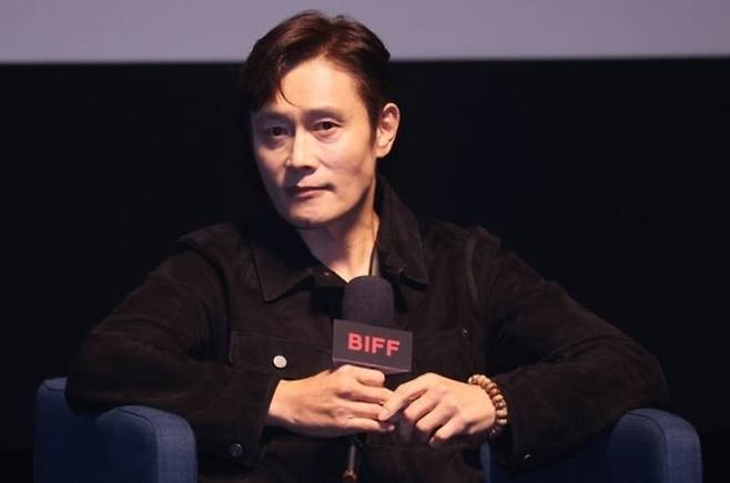 배우 이병헌이 조 바이든 전 미국 대통령과 만났던 일화를 공개했다. 연합뉴스