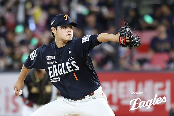 한화 문동주가 20일 수원 KT전에 등판해 투구하고 있다. 한화이글스 제공