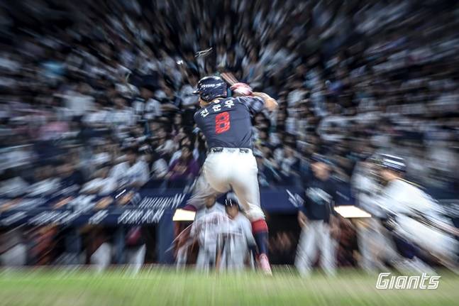 롯데 전준우가 19일 창원 NC전에서 타석에 서고 있다. /사진=롯데 자이언츠 제공