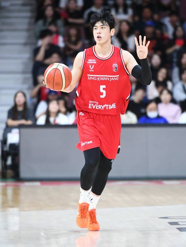 4쿼터에 집중력을 발휘한 변준형. /사진=KBL