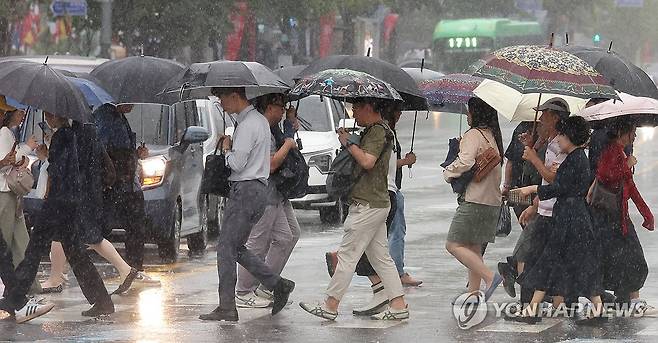 기습적인 가을비…경기남부 등엔 시간당 30㎜ 안팎