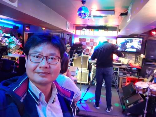 인천에서 진행했던 네덜란드 방송사 'Spoor loos' 촬영 중인 류동익 박사   [본인 제공]