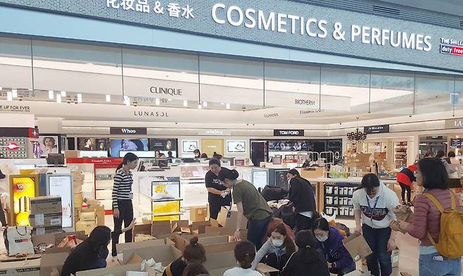 ▲인천공항 제1여객터미널 동측의 향수·화장품 매장. /인천일보 DB