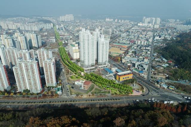 철도를 활용해 주민 힐링 공간으로 재탄생시킨 군산 철길숲이 ‘2025년 철도 유휴부지 활용 사업’ 대상으로 최종 선정됨에 따라 확대될 예정이다./사진제공=군산시