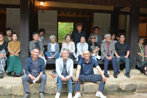 ◇ ‘문학으로 춘천읽기’ 토크콘서트가 김도연 소설가, 박제영 시인을 초청한 가운데 지난 19일 김유정문학촌에서 열렸다. 오석기기자