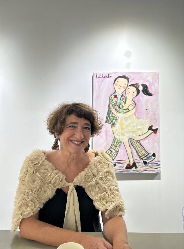 지난 11일 부산 해운대구 소울아트스페이스에서 만난 스페인 화가 에바 알머슨. 김은영 기자 key66@