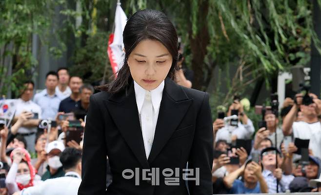 윤석열 전 대통령의 부인 김건희 여사가 지난달 6일 서울 종로구에 마련된 김건희 특검팀(특별검사 민중기) 사무실에 조사를 받기 위해 피의자 신분으로 출석하고 있다. (사진=이데일리 방인권 기자)