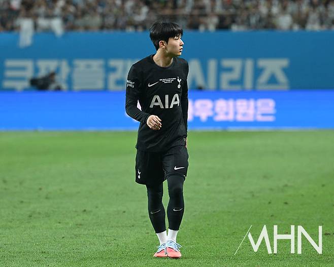 토트넘 소속으로 지난 8월 쿠팡플레이 이벤트 매치에서 뛰고 있는 양민혁