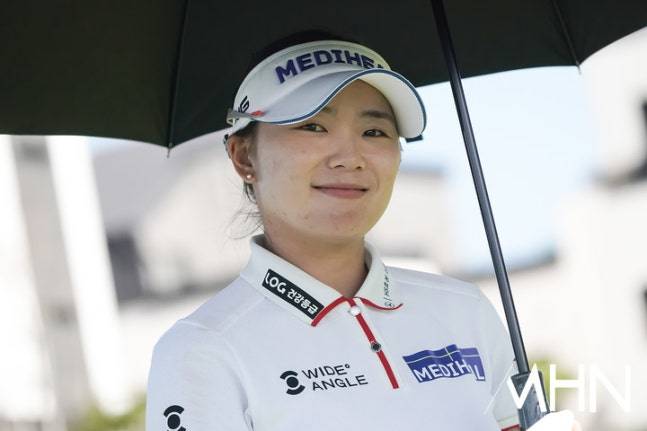 이다연이 21일 열린 하나금융그룹 챔피언십 최종라운드에서 환하게 미소 짓고 있다.