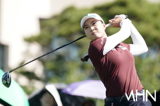 이민지가 21일 열린 하나금융그룹 챔피언십 최종라운드에서 샷을 하고 있다.