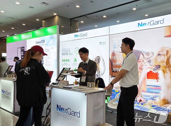 한국베링거인겔하임동물약품은 21일 2025 추계 서울수의임상컨퍼런스에 참가해 제품을 소개했다. ⓒ 뉴스1 최서윤 기자