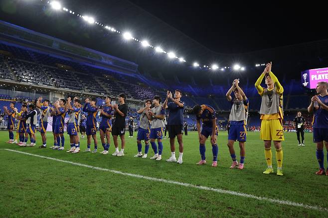울산문수축구경기장/ 2025-2026 AFC 챔피언스리그 엘리트/ ACLE/ 리그스테이지 1차전/ 울산HDFC vs 청두룽청/ 울산 단체/ 선수단 인사/ 사진 김정수