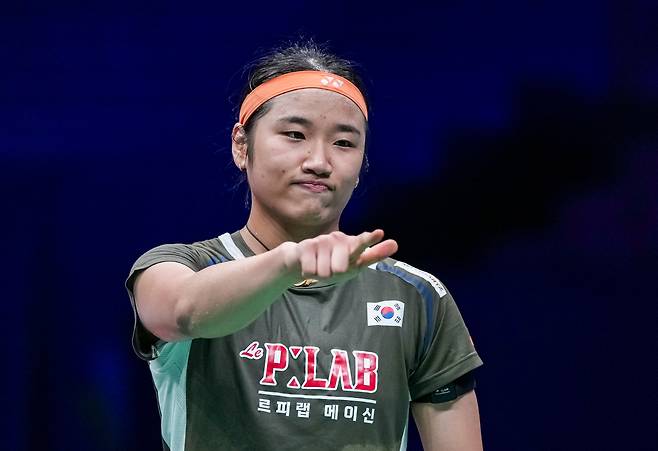 (250920) -- SHENZHEN, Sept. 20, 2025 (Xinhua) -- An Se Young of South Korea celebrates after winning the women's singles semifinal match against Yamaguchi Akane of Japan at the China Masters 2025 in Shenzhen, south China's Guangdong Province, Sept. 20, 2025. (Xinhua/Sun Fei) <저작권자(c) 연합뉴스, 무단 전재-재배포, AI 학습 및 활용 금지>