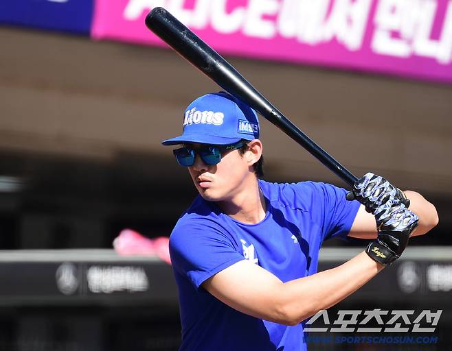 17일 부산 사직구장에서 열리는 롯데와 삼성의 경기. 타격 훈련을 하고 있는 삼성 구자욱. 부산=송정헌 기자songs@sportschosun.com/2025.08.17/