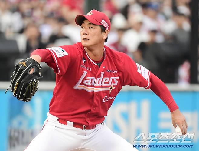 13일 부산 사직구장에서 열린 롯데와 SSG의 경기. 선발 투구하고 있는 SSG 김광현. 부산=송정헌 기자songs@sportschosun.com/2025.09.13/