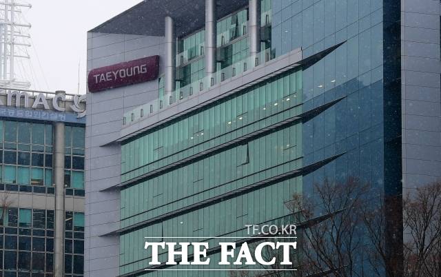 태영건설은 지난 18일 공시를 통해 "부천시 군부대 현대화 및 도시개발사업과 관련해 별도의 지분 매각 없이 출자자 변경을 통해 사업을 계속 진행하기로 했다"고 밝혔다. /더팩트 DB