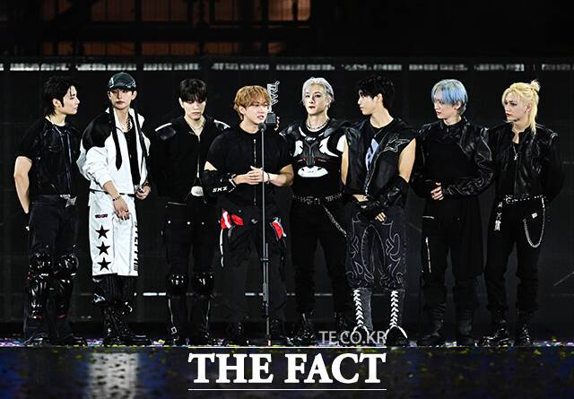 스트레이 키즈(방찬·리노·창빈·현진·한·필릭스·승민·아이엔)는 20일 오후(현지 시각) 마카오 아웃도어 퍼포먼스 베뉴(Macao Outdoor Performance Venue, 澳門戶外表演區)에서 열린 '2025 더팩트 뮤직 어워즈’에서 '아너 오브 더 이어' 상의 주인공이 됐다. 스트레이 키즈는 이날 TMA에서 '올해의 아티스트', '레코드 오브 더 이어', 'TMA 인기상'을 함께 받았다. /마카오=배정한 기자