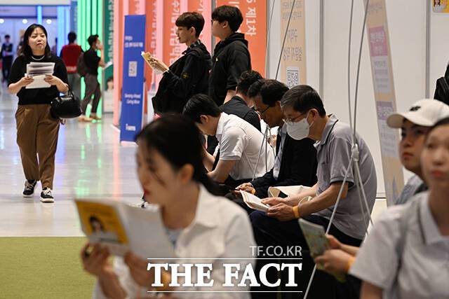 올해 상반기 상용근로자 임금총액 인상률이 지난해보다 확대됐지만, 대기업과 중소기업 간 격차는 오히려 더 커진 것으로 확인됐다. /서예원 기자