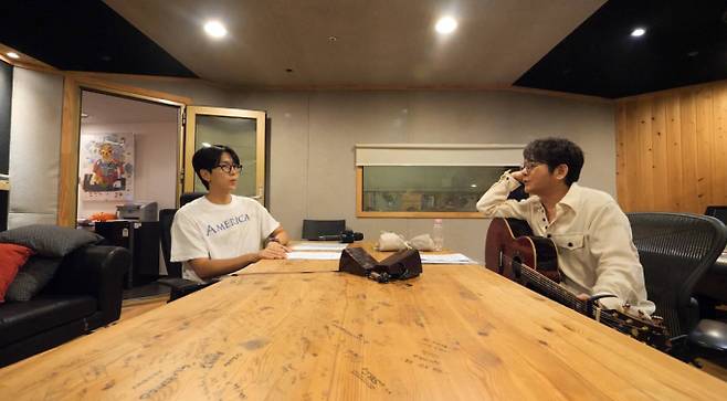 '미운 우리 새끼'(미우새) 윤현민, '유승호 닮은꼴' 이복동생 결혼식 축가 위해 신승훈 찾아