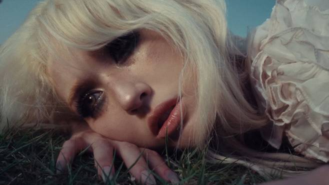 전소미 'EXTRA' MV 스틸컷