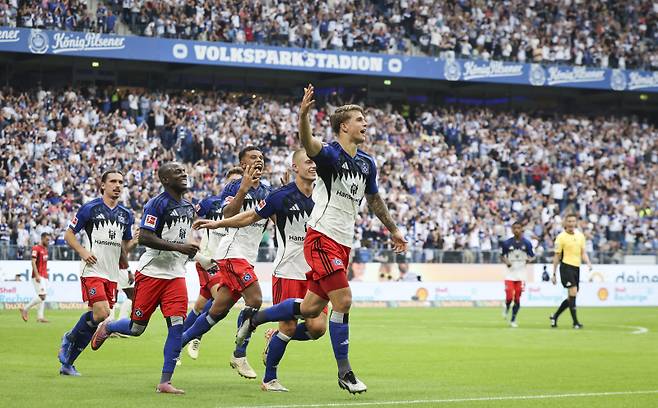 루카 부슈코비치가 분데스리가 데뷔골을 넣고 기뻐하는 모습. 사진=AP 연합뉴스