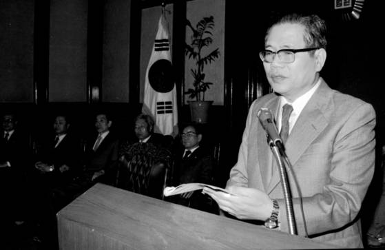 이영섭 전 대법원장. 사진은 1981년 4월 15일 퇴임인사를 하는 모습. 중앙DB